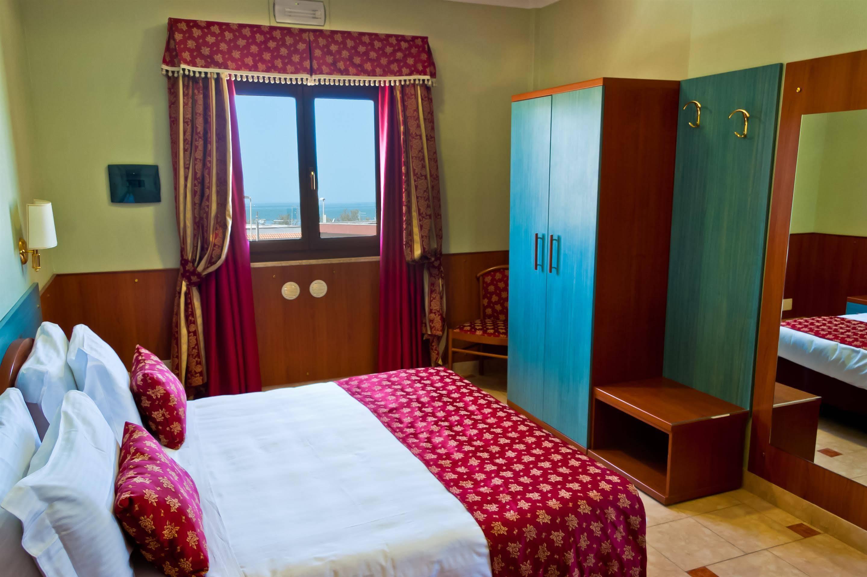 Hotel Riviera פיומיצ'ינו מראה חיצוני תמונה