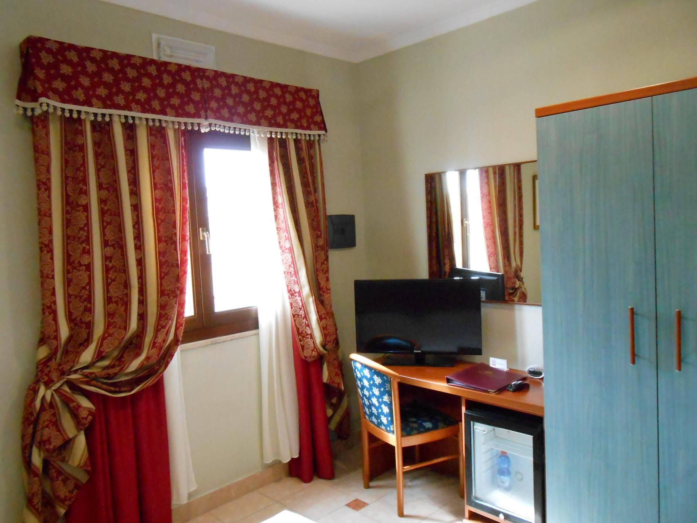 Hotel Riviera פיומיצ'ינו מראה חיצוני תמונה