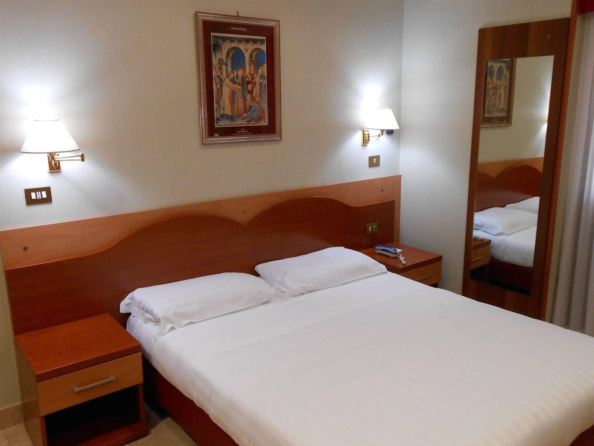 Hotel Riviera פיומיצ'ינו מראה חיצוני תמונה