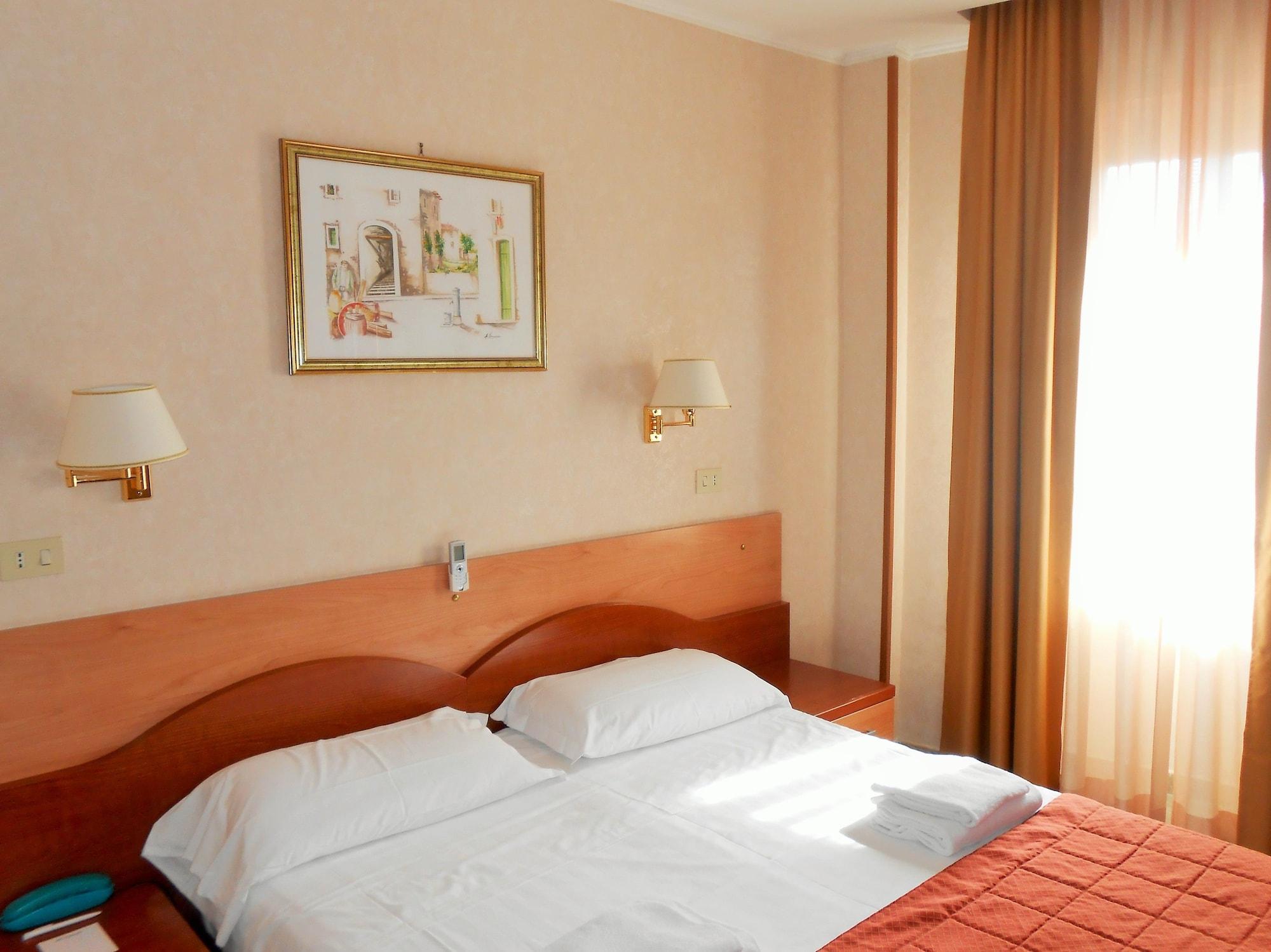 Hotel Riviera פיומיצ'ינו מראה חיצוני תמונה