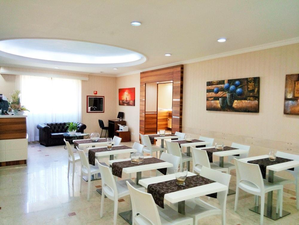 Hotel Riviera פיומיצ'ינו מראה חיצוני תמונה
