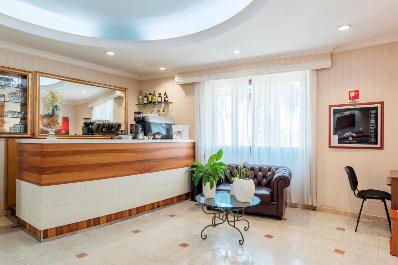 Hotel Riviera פיומיצ'ינו מראה חיצוני תמונה