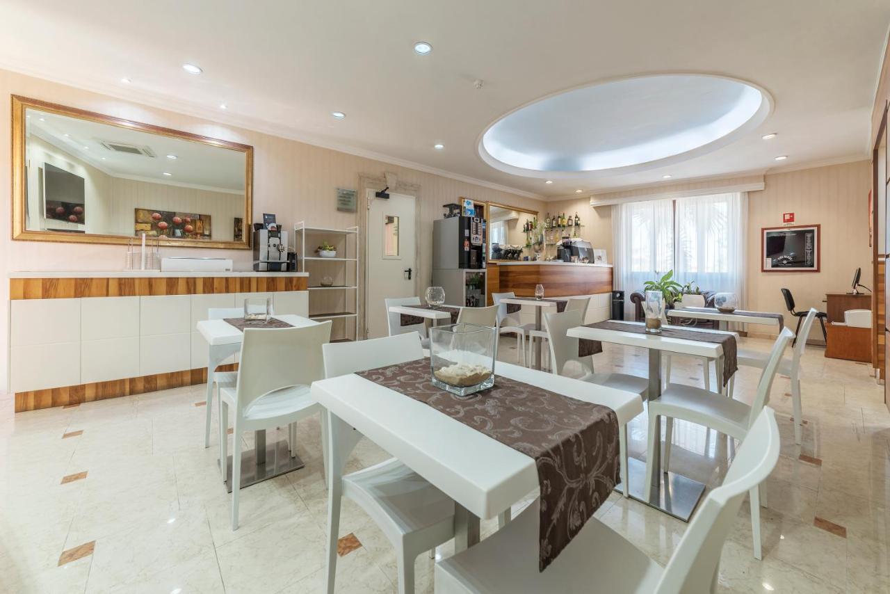 Hotel Riviera פיומיצ'ינו מראה חיצוני תמונה