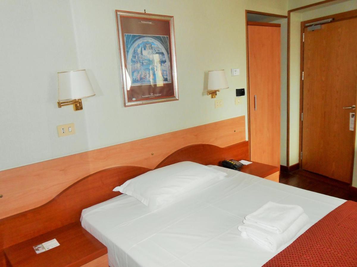 Hotel Riviera פיומיצ'ינו מראה חיצוני תמונה