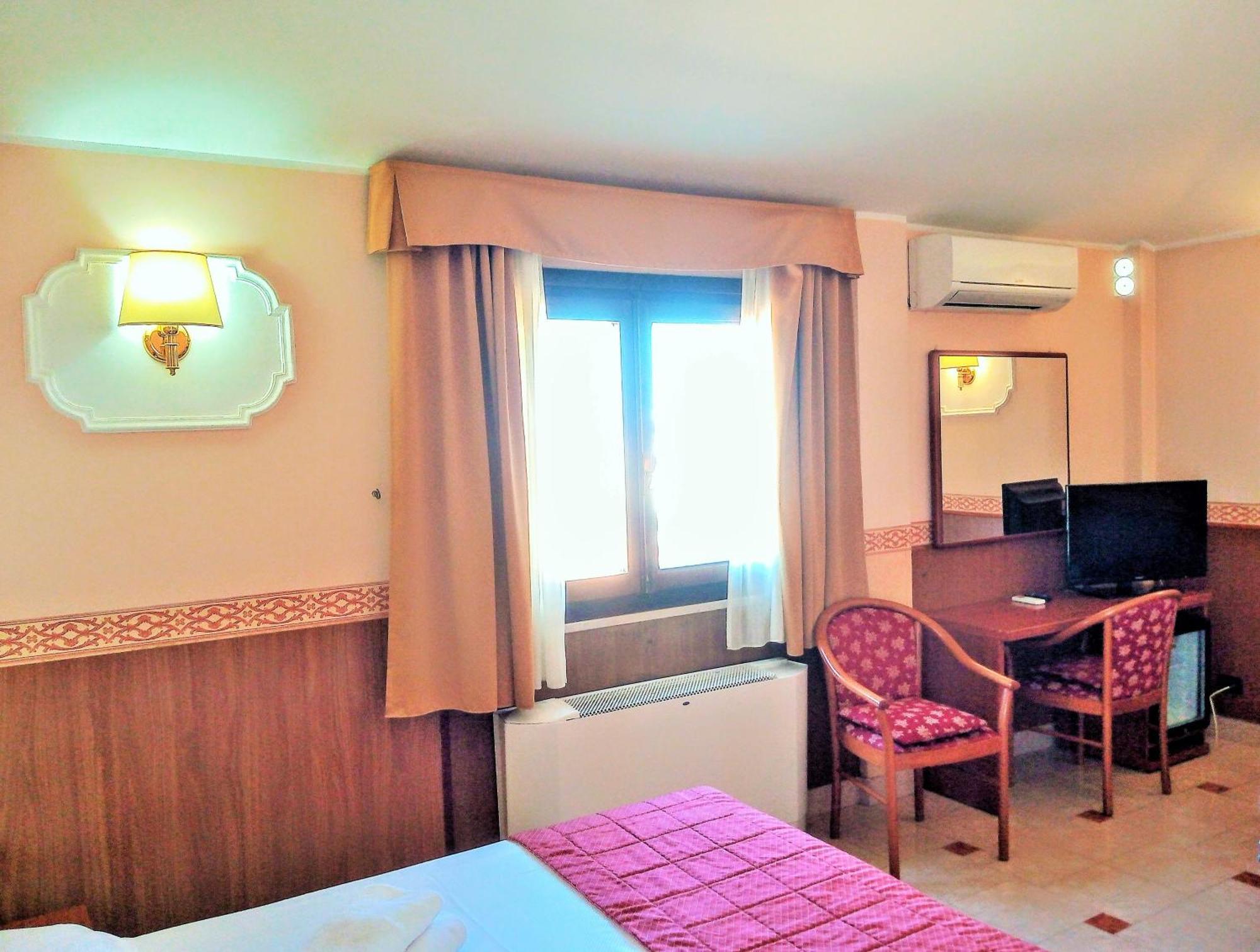 Hotel Riviera פיומיצ'ינו מראה חיצוני תמונה