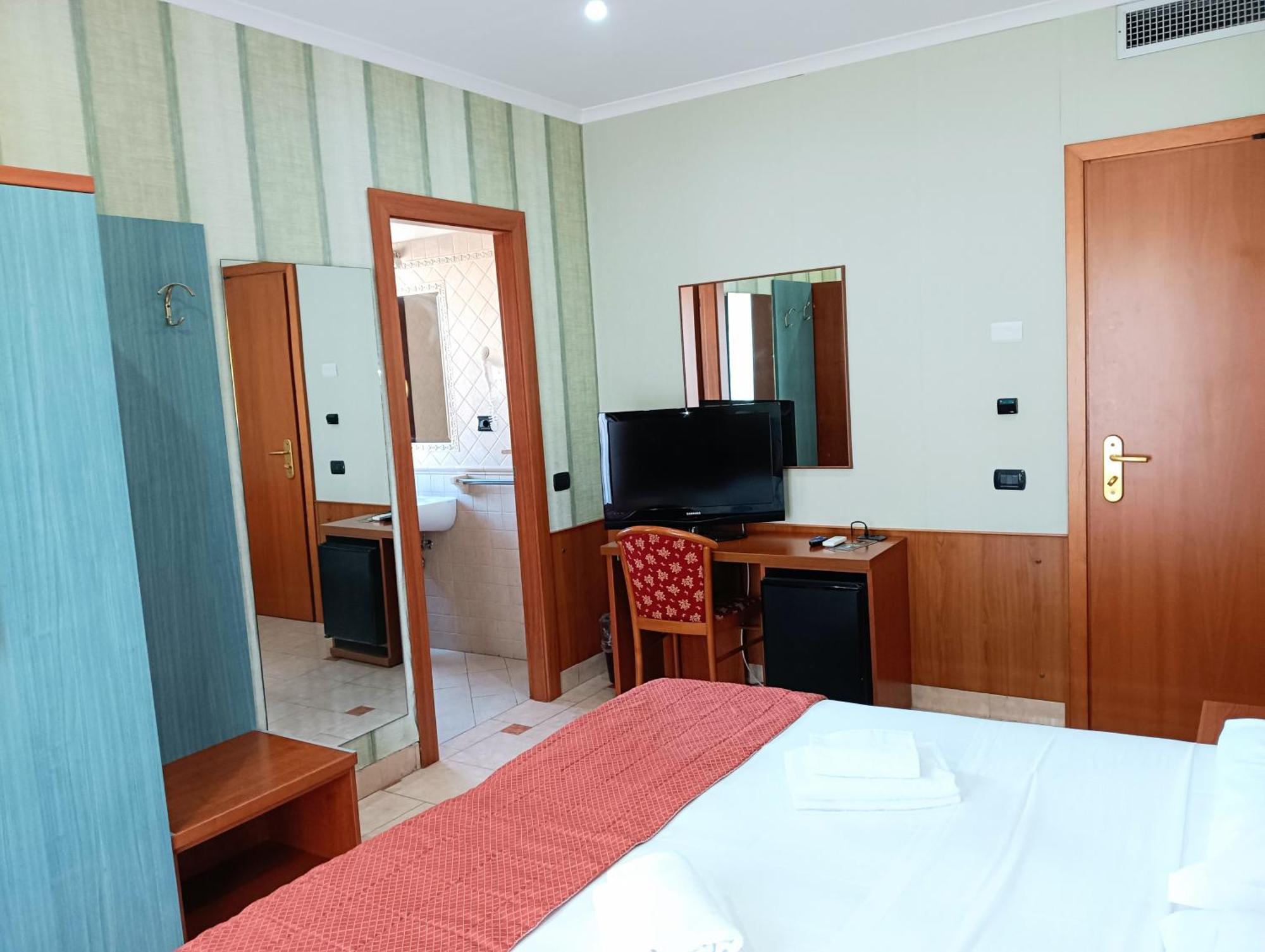 Hotel Riviera פיומיצ'ינו מראה חיצוני תמונה